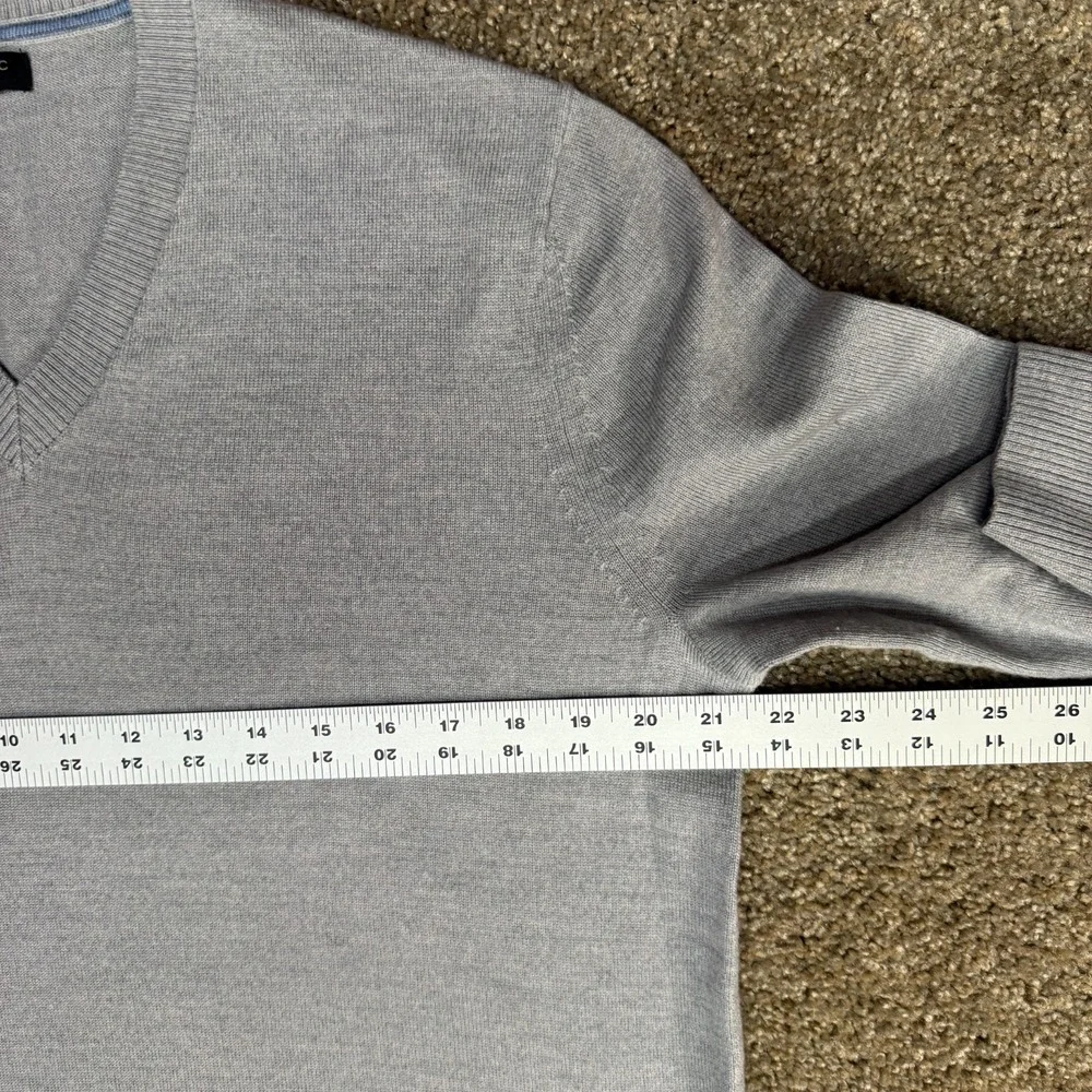 Banana Republic Extra Fine Merino Wool Sweater Mens Large Gray V-Neck Pullover